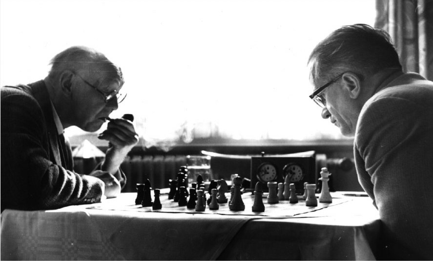Edmund Hüther spielt 1967 gegen Rudolf Schwind